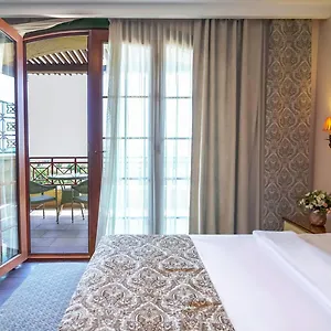 5* Resort Sapphire Marine