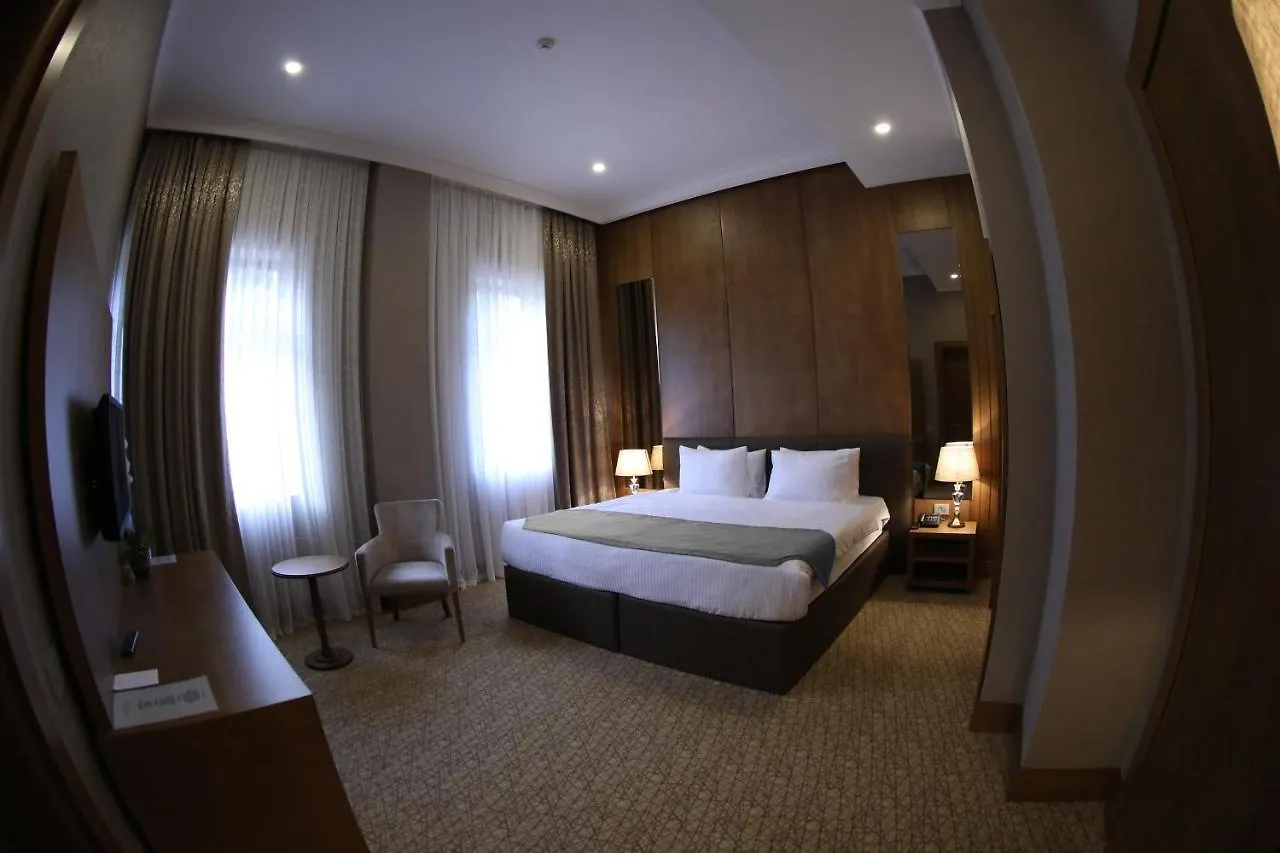 Madison Hotel Baku 4*,